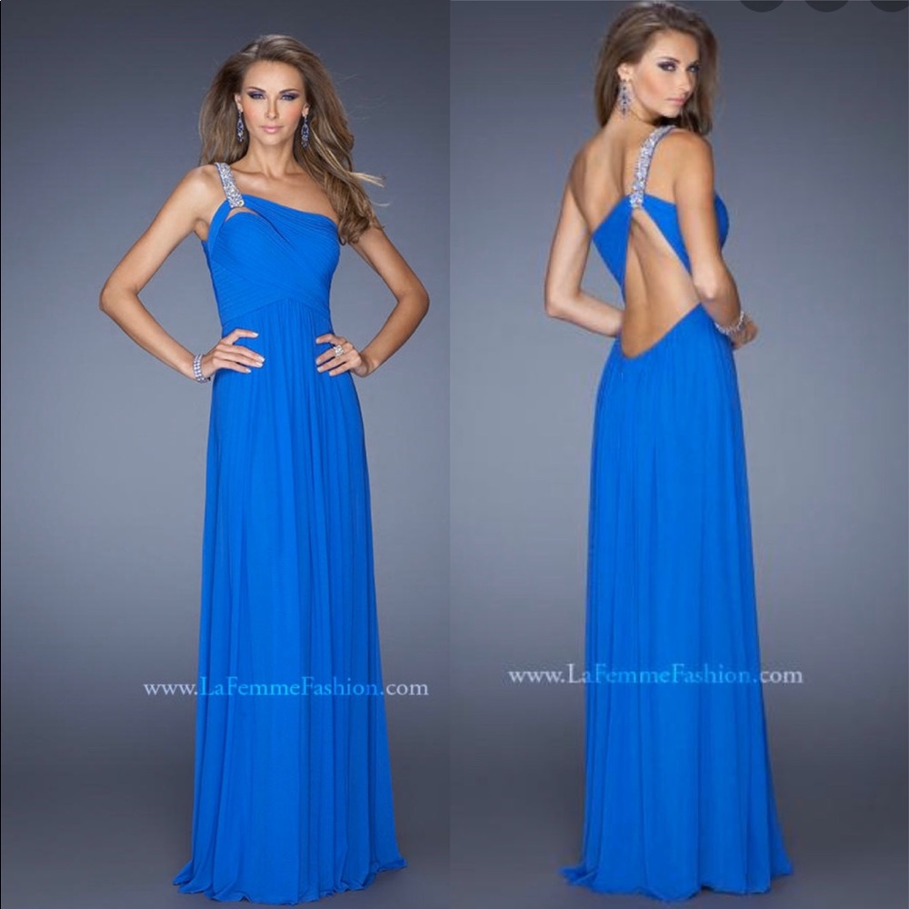 La femme blue prom gown
